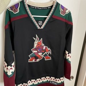 Xs Arizona coyotes jersey